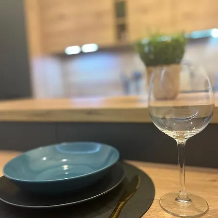 Spani Na Paletach Kousek Od Centra Hradce Kralove Apartment Hradec Kralove