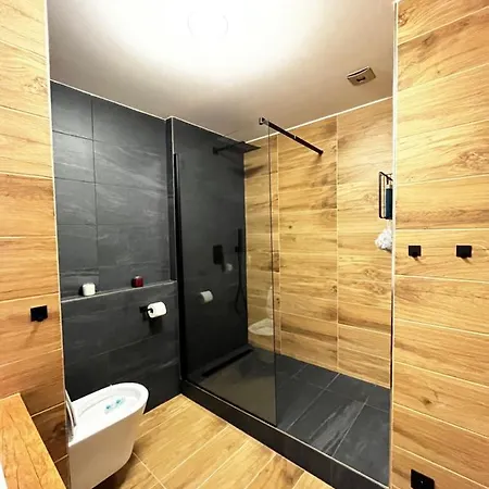 Spani Na Paletach Kousek Od Centra Hradce Kralove Apartment