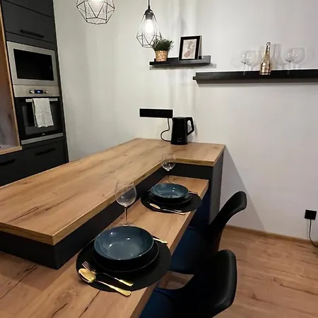 Spaní Na Paletách Kousek Od Centra Hradce Králové Apartamento *