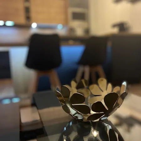 Spani Na Paletach Kousek Od Centra Hradce Kralove Apartment