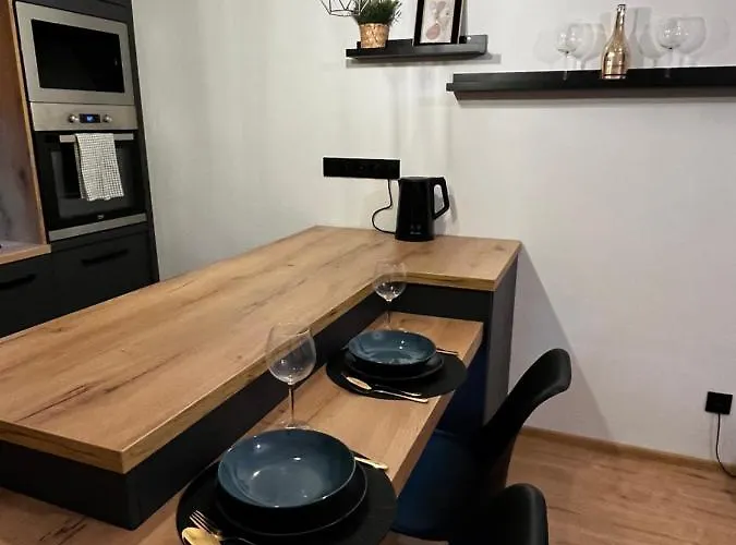 Spani Na Paletach Kousek Od Centra Hradce Kralove Апартаменты *